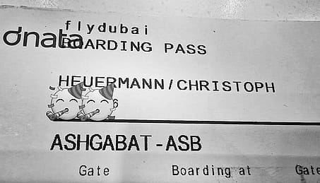 Christoph macht sich auf den Weg zum internationalen Flughafen in Ashgabat, Turkmenistan (ASB).