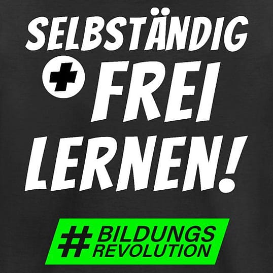 Auf diesem Bild ist die Aufschrift Selbstständig frei lernen! '#Bildungsrevolution