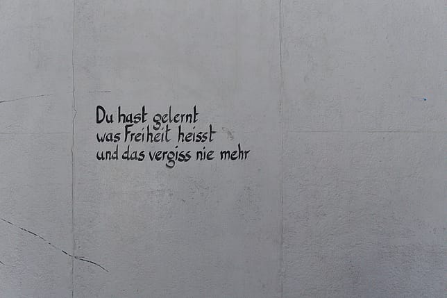 Text: Du hast gelernt was Freiheit heisst und das vergiss nie mehr 